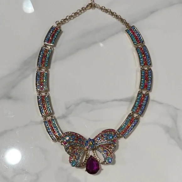 Elegant Multicolor Butterfly Necklace - Picture 4 of 7